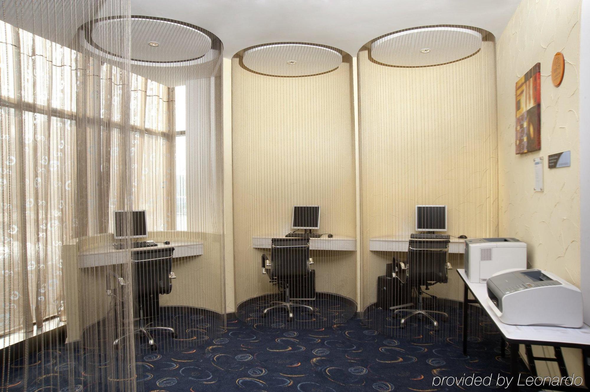 Holiday Inn Express Tianjin Binhai מתקנים תמונה